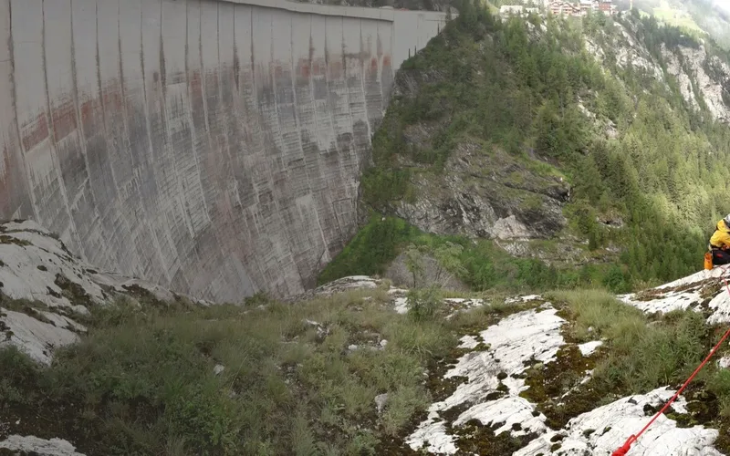 Inventaire naturaliste en rappel sur le barrage de Tignes