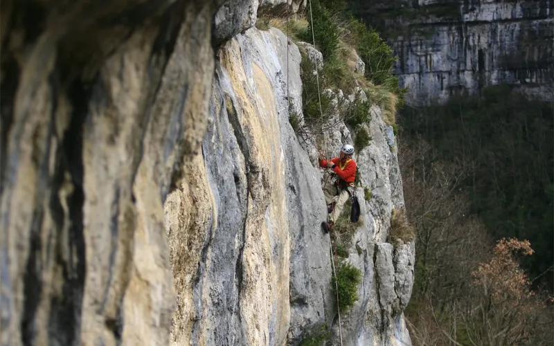 Inventaire en falaise au Puy Mary